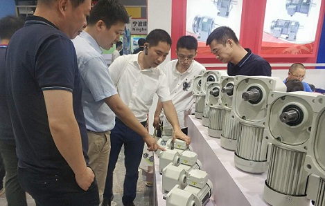 御茨智能供应的迈传中型直交轴减速机亮相第20届上海工博会