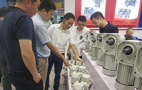 御茨智能供应的迈传中型直交轴减速机亮相第20届上海工博会