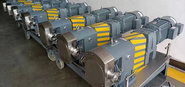 R系列斜齿轮减速机应用在输送泵上.jpg