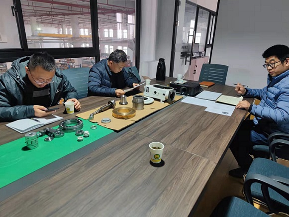 减速机技术探讨会议进行中.jpg